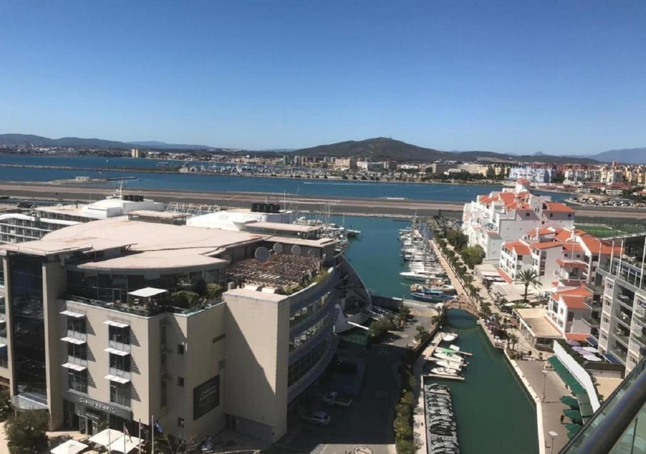 Sea Air Ocean Village Гибралтар Екстериор снимка